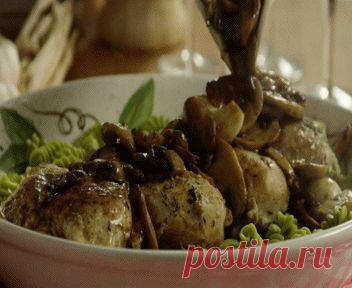 Куриное филе с грибным соусом