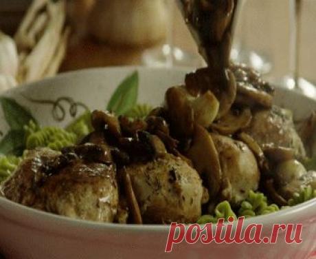 Куриное филе с грибным соусом