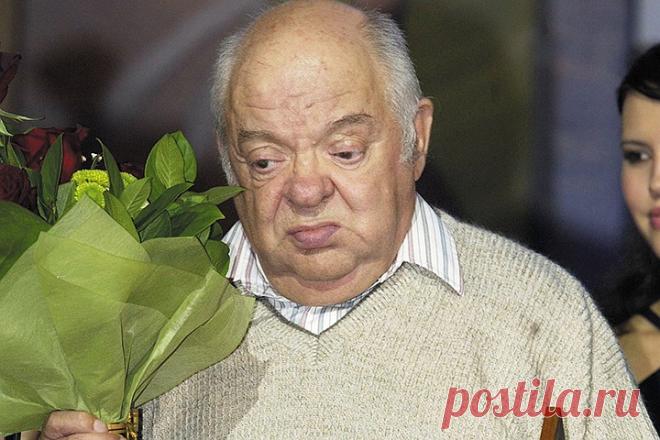 Наум Коржавин - самый старый из живущих Наверное, для многих из нас будет откровением узнать: строки Коржавина знают абсолютно все, правда, мало кто помнит, что это - строки Коржавина. Например:
«Старинная песня.
Ей тысяча лет:
Он ее любит,…