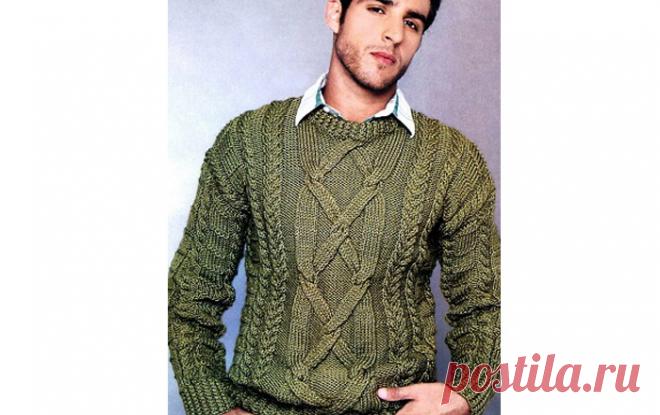Вязаный спицами мужской пуловер болотного цвета