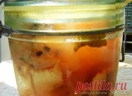 Сельдь маринованная в вине - рецепт от Smaker.pl