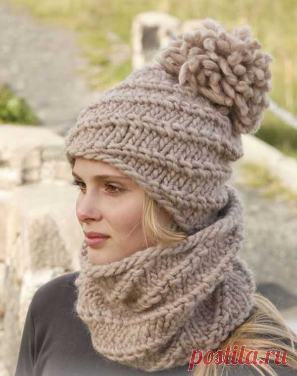 Шапка и манишка "Кекс" со спиральным рисунком от Drops Design вязаные спицами | Strikky.ru
