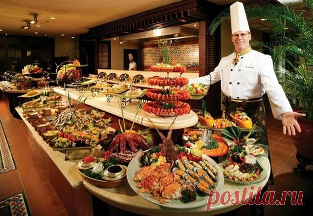 Откуда появился Шведский стол?

 
– В Швеции любят во всем эффективный и малозатратный подход. Здесь как нельзя лучше подходит принцип самообслуживания - экономит и время, и деньги. 

 
Принцип зародился в Швеции в те времена, когда были популярны железные дороги. В ресторанах на вокзалах всегда спешка, все хотят успеть поесть до отправки своего поезда. Тогда-то и придумали владельцы «Шведский стол» 
___________________
Where did the buffet come from?

 
- In Sweden love i...