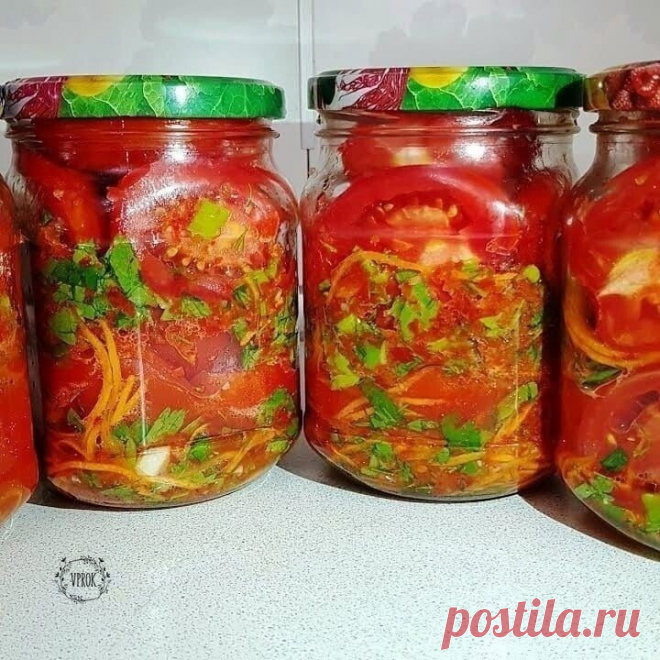 Когда открываю баночку с помидорами по-корейски, сразу целая семья влюбляется! Завораживающий аромат, который унесет всех, даже самого упрямого. 
 
Ингредиенты для рецепта: 
спелые (не перезрелые) помидоры — 2 кг., * морковь — 4 штуки, * болгарский перец (цветной) — 5 штук, * столовый уксус (9%) — 100 мл., * растительное масло — 100 мл., * чеснок — 5 зубчиков, * молотый перец чили — 1 ст. ложка, * соль — 2 ст. ложки, * сахарный песок — 100 грамм, * свежая зелень петрушки, ...