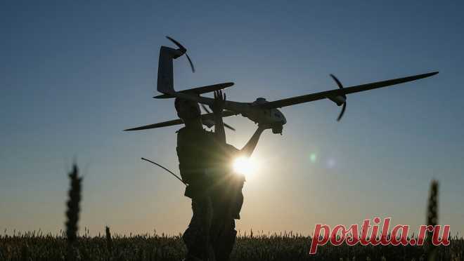 При атаке дрона ВСУ в Курской области ранило комбайнера. Вооруженные силы Украины (ВСУ) с помощью дрона нанесли удар по комбайну в поле недалеко от села Снагость Кореневского района. Об этом сообщил губернатор Курской области Алексей Смирнов в своем Telegram-канале. Ранение получил механизатор. ...