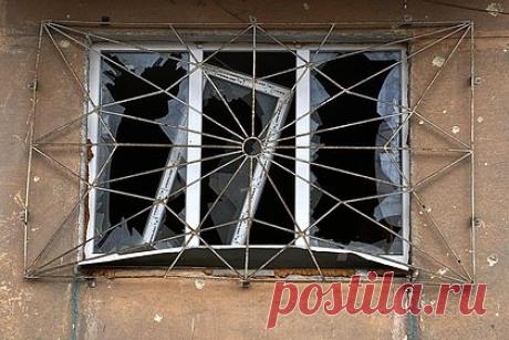 Украина атаковала еще один российский регион. Вооруженные силы Украины (ВСУ) атаковали поселок Запесочье Погарского района Брянской области. По словам губернатора Александра Богомаза, пострадавших нет, однако частично поврежден жилой дом, машина, а также сельскохозяйственная техника. На месте работают оперативные и экстренные службы.