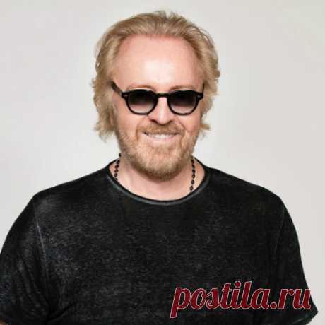 Umberto Tozzi - 25 Albums Collection (Mp3) Умберто Антонио Тоцци (Umberto Antonio Tozzi) – популярный итальянский композитор, эстрадный поп-певец и актер. Имея отличные вокальные данные с раннего детства, он заработал славу композитора в 22 года. Сегодня признан самым востребованным итальянским исполнителем за пределами родины, со времени