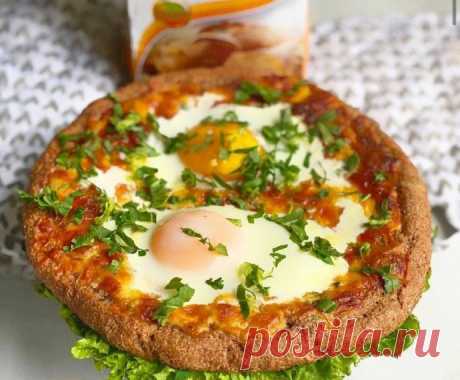 ​Творожно-сырная лепёшка с ржаными отрубями Творожно-сырная лепёшка с ржаными отрубями – безумно вкусный, сытный и нежный вариант солёного завтрака!Ингредиенты:&nbsp;Ржаные отруби 50 грамм&nbsp;Рисовая мука 50 грамм&nbsp;Сметана 10% 50 грамм&nbsp;Яйца 4 шт.&nbsp;Творог 5% в брикетах 100 грамм&nbsp;Сыр 45% 100 грамм&nbsp;Руккола 10...