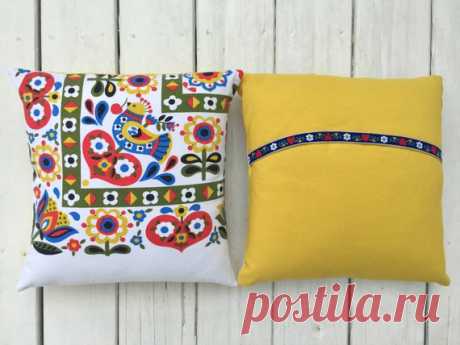 Custom Vintage tela almohada 16 pulgadas/40 cm la Plaza--Scandinavian Folk impresión derecha esquina Almohada de tela vintage hechos a mano con un toque moderno. 16 x 16 pulgadas / 40 x 40 cm cuadrado.  * Ver nota a continuación para cubrir sólo los gastos de envío.  Somos un grupo de 3 amigos (Vera, Stewart y Rachelle) que comenzaron a trabajar juntos creando disfraces y