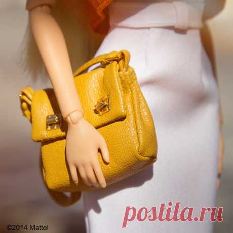 Публикация Barbie® в Instagram • Ноя 10 2014 в 12:17 UTC 26.1 тыс. отметок «Нравится», 145 комментариев — Barbie® (@barbiestyle) в Instagram: «Adding another pop of color to my outfit with this fun yellow bag, accessories are the best way to…»