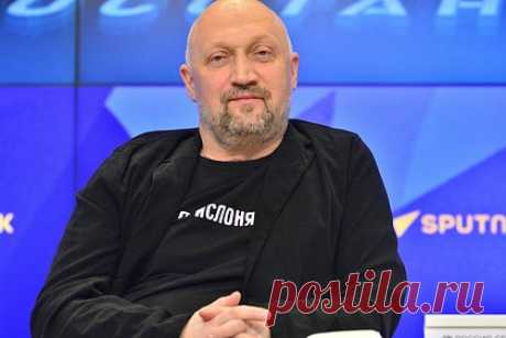 Гоша Куценко назвал любимую секс-сцену с участием своей жены. Российский актер Гоша Куценко назвал любимую секс-сцену в кино с участием своей жены — модели Ирины Скриниченко. По словам Куценко, супруга спокойно относится к его секс-сценам и сама снималась в откровенных эпизодах. Самому Куценко понравилась работа Скриниченко с Евгением Цыгановым в фильме «Русалка».