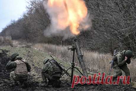 Минометчик рассказал о приказе Киева рыть позиции под обстрелом. Киевское командование бросает солдат на оборудование позиций даже под артобстрелами, не считаясь с потерями, сообщил командир минометного расчета с позывным Антип. Он рассказал, как его подразделение несколько раз пресекало попытки противника окопаться, и каждый раз бойцы ВСУ возвращались и продолжали копать.