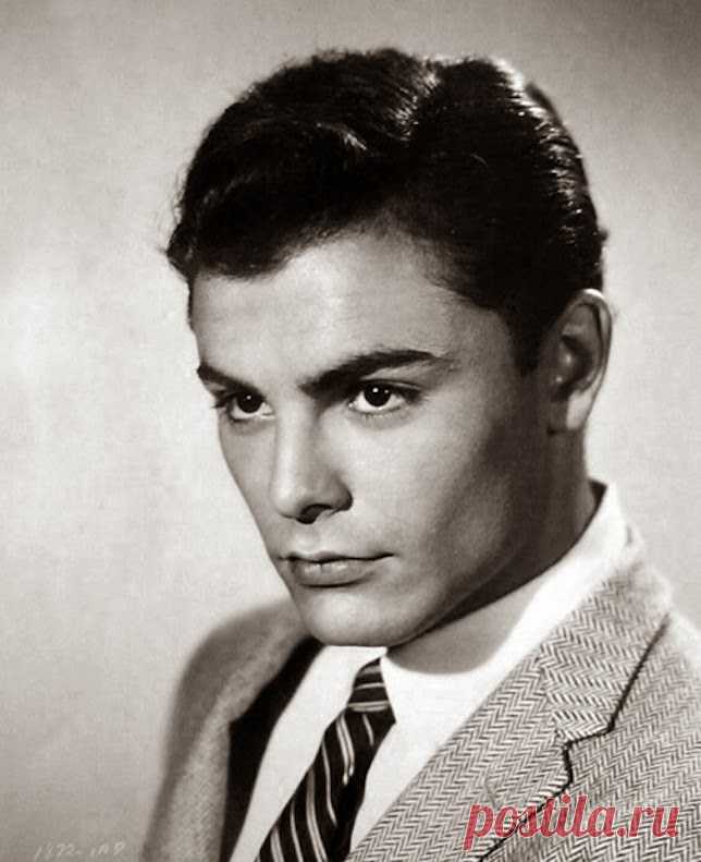 Джон Сэксон (John Saxon)
- 5 августа, 1935
