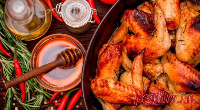 Маринады для куриных крылышек: с медом, с чесноком, барбекю — читать на Gastronom.ru Маринады для куриных крылышек — тема, особенно актуальная летом: продукт недорогой, простой в приготовлении на мангале или гриле, нравится многим. Но это вовсе не значит, что в холодный сезон об этом блюде можно забыть. Поэтому мы собрали лучшие реце - статья на кулинарном сайте Gastronom.ru