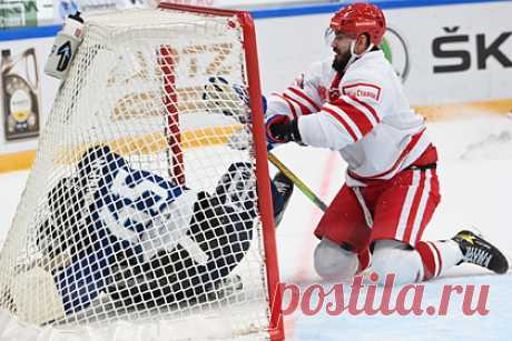 Финский журналист заявил о привычке россиян жульничать из-за Еврохоккейтура. Финский журналист Пекка Ялонен высказался о выступлении сборной России по хоккею на Кубке Первого канала. Ялонена возмутило то, что арбитры засчитали вторую шайбу россиян в ворота Финляндии, так как ее забросили с нарушением правил. «Россия привыкла жульничать», — написал он.