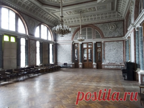 Заброшенная усадьба Петербурга, чей хозяин развязал русско-японскую войну  ____________________________________________
Усадьба "Коти" была построена в начале XIX века.
Ее владелец, граф Николай Шереметев, получил известность как любитель искусств и меценат.
В его доме часто бывали известные литераторы, художники, артисты.
Граф Николай Петрович Шереметев (1751-1809)
В конце XIX века усадьбу приобрел купец-золотопромышленник Николай Коти.
Он решил перестроить дом, но вскоре умер, а усадьба пере…