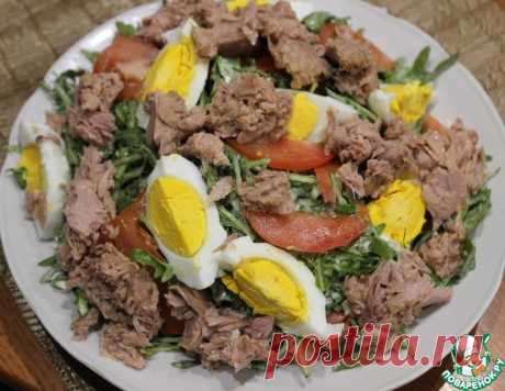 Салат с тунцом и сырной заправкой – кулинарный рецепт