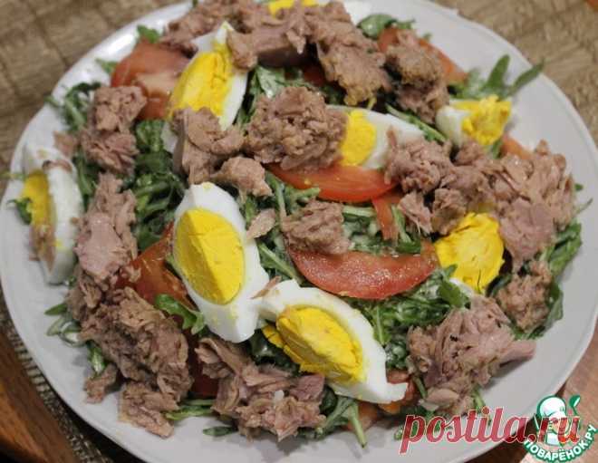 Салат с тунцом и сырной заправкой – кулинарный рецепт