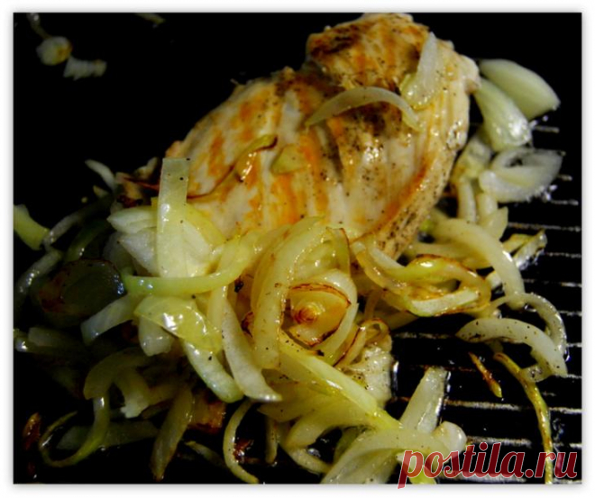 Куриная грудка с жареным луком