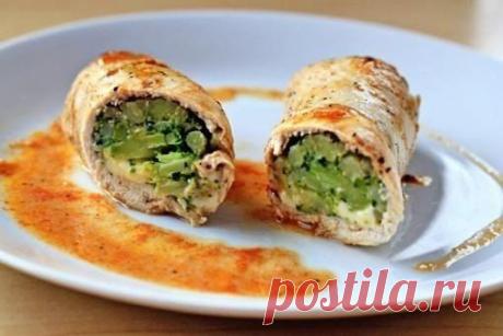 Рулетики из курицы с брокколи.