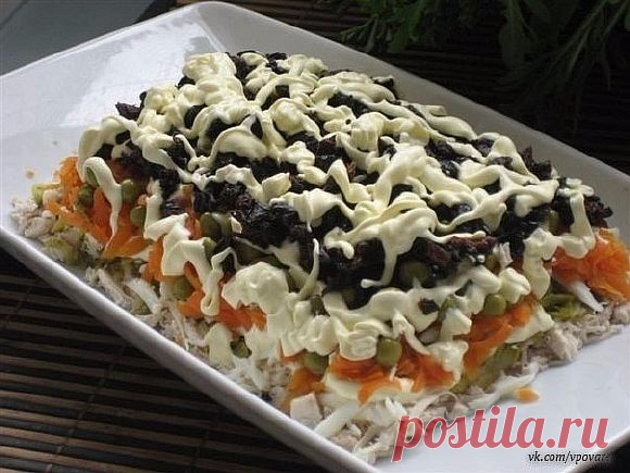Рецепт этого салата будут выпрашивать все гости. Очень вкусный!