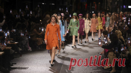 В Манчестере пропалестинские активисты попытались сорвать показ Chanel. На улице Томас-стрит в Манчестере пропалестинские активисты попытались сорвать показ бренда Chanel. Читать далее