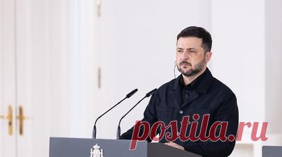 WP: Зеленский столкнулся с рядом политических кризисов. Владимир Зеленский столкнулся с рядом политических кризисов — давлением со стороны Запада и коррупционным скандалом. Читать далее