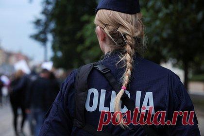 В Польше задержан россиянин по подозрению в шпионаже. Польские спецслужбы задержали гражданина России по подозрению в шпионаже, заявил глава МВД Польши Мариуш Каминьский. «Подозреваемый вел наблюдение за военными объектами и морскими портами». — сообщил польский министр, добавив, что подозреваемому «систематически платили русские».