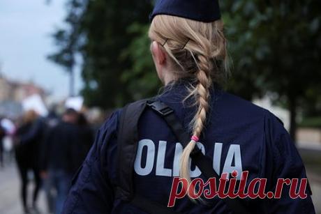 В Польше задержан россиянин по подозрению в шпионаже. Польские спецслужбы задержали гражданина России по подозрению в шпионаже, заявил глава МВД Польши Мариуш Каминьский. «Подозреваемый вел наблюдение за военными объектами и морскими портами». — сообщил польский министр, добавив, что подозреваемому «систематически платили русские».