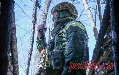 Операторы БПЛА Южной группировки войск уничтожили БТР и бронемашину ВСУ. Оставшись без поддержки бронетехники, пополнения и боеприпасов, подразделения противника не смогли продолжать оборону, рассказали в группировке