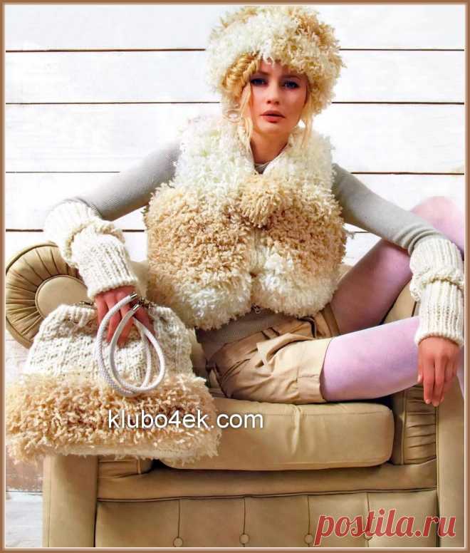 Вязаный жилет, нарукавники, вязаная шапка сумка