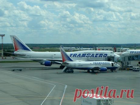 Большой  и маленький
Transaero EI-XLM Boeing 747-412
 Transaero VP-BYI Boeing 737-524