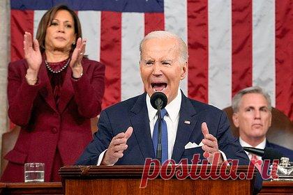 В США указали на «отвратительный» факт во время выступления Байдена. Американский актер Терренс Уильямс указал на «вызывающий отвращение» факт во время выступления президента США Джо Байдена перед конгрессом. «Отвратительно видеть, что на американских политиках больше украинских флагов, чем американских во время ежегодного обращения к конгрессу», — возмутился он.