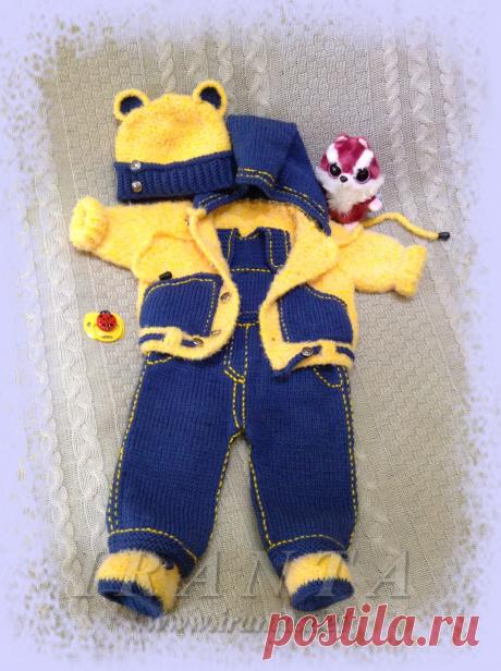 Комплект для новорожденного в спортивном стиле &quot;Yellow style&quot;.  Автор: Iranta. 
В комплекте: курточка с капюшоном и накладными карманами, полукомбинезон-&quot;джинсы&quot; на бретелях, шапочка с декоративными ушками и пинетки-ботиночки на завязочках. Очаровательный и стильный костюмчик, в котором удобно и тепло!