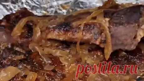 Мясо на луковой подушке