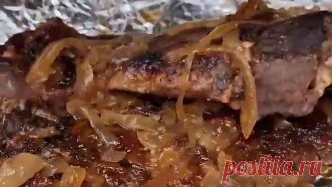 Мясо на луковой подушке