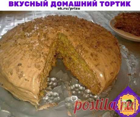 Торт домашний а-ля Трухлявый пень 

Ингредиенты:

Для бисквита:
2 яйца взбить в стойкую пену,
добавить 1 стакан варенья любого,
1 ч.л. соды,
полстакана молока и
два стакана муки.

Приготовление:

Все перемешать и вылить в форму.
Выпекать на 180 гр 30 минут.
Затем разрезать на 3 пласта и перемазать кремом.

Крем :
200 гр масла взбить и продолжая взбивать добавлять постепенно сгущенное молоко,а в конце всыпать какао(по желанию).

#торты #рецепт