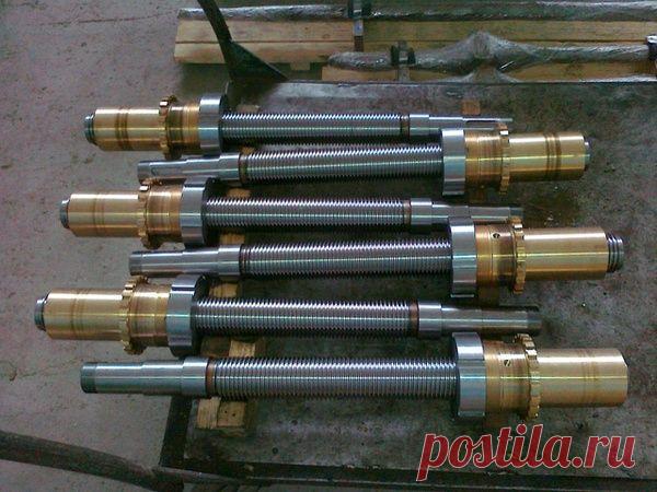 Предлагаем  запчасти со склада и на заказ.
Запчасти к токарным станкам: 
1К62, 1К62Д, 16К20,1К625, 16К25, 1К625Д (ТС-75), 16К20Ф3, 1М63, 163, 1М65, 1М165, ДИП 300, ДИП 500 
Запчасти к сверлильным станкам: 
2Н135, 2А135, 2Н125, 2Н55, 2А554; 
Запчасти к фрезерным станкам: 
6Р12, 6Р82, 6Р13, ВМ-127, 6М83: 
Валы фрикционные, Люнеты, Шпиндели, Шестерни, Муфты, Фартуки, Задняя бабка, Суппорт, Станина, Пиноль, Винты поперечной подачи с гайкой, Резцедержатели в сборе, Каретка, Рейка и т. д.