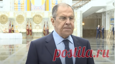 «США только выигрывают от того, что Европа беднеет на глазах»: Лавров — о стремлении Вашингтона к гегемонии. Министр иностранных дел России Сергей Лавров провёл встречу с президентом Белоруссии Александром Лукашенко. RT вёл трансляцию пресс-подхода главы МИД по итогам визита в Минск. Читать далее