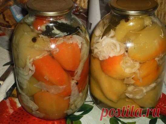 Фаршированные перцы с капустой.
3 кг болгарского перца,3-4 средних головок чеснока,1-,1-5 кг капусты.
Маринад на 2 литра воды: 1,5 стакана уксуса, 1 стакан раст.масла, 1 стакан песка, 4ст.ложки соли, 3 лавр.листа,10 горошин перца и 5-6 шт душистого перца(горошком).
Перец очистить,капусту нашинковать,чеснок очистить.В приготовленный маринад положить специи. Затем окунуть перец на 2-3 минуты в маринад,достать остудить,плотно уложить в перцы нашинкованную капусту,затем сам перец положить в банку