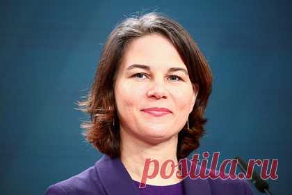 Глава МИД Германии собралась на передовую в Донбасс. Министр иностранных дел Германии Анналена Бербок собралась посетить линию разграничения в Донбассе. Ранее Бербок сказала, что Германия готова к диалогу с Россией, однако не собирается идти на это ценой территориальной целостности Украины. После визита в Киев Бербок отправится в Москву.