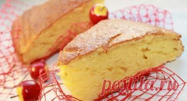 Сметанный пирог с тертыми яблоками Ингредиенты:Сливочное масло – 50 грРазрыхлитель – 1 ст.л.Сметана – 100 грЯйца – 2 штМука – 150 грСахар – 100 грЯблоко – 2 шт Приготовление: В миску просеять муку, добавить разрыхлитель и перемешать.В другую миску вбить яйца, положить сахар и взбить миксером в пену.Добавить растопленное...