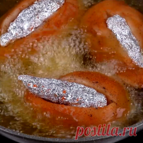 Я положила кусочек фольги в куриное филе - смотрите что получилось!