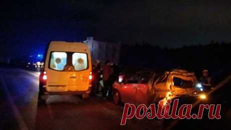 В Свердловской области водитель грузовика отвлекся и спровоцировал массовое ДТП. В ночь на 3 августа в Верхней Пышме в Свердловской области произошло массовое ДТП с пострадавшими. Об этом сообщили в региональной пресс-службе ГИБДД. По данным ведомства, дорожный инцидент произошел около 0:20 на 44-м км ЕКАД ...
