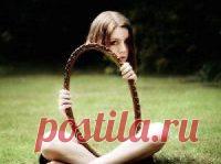 Уважая жизнь и существование Сегодня, дорогой, подойди к зеркалу и взгляни в него. Что видишь там? Что скрывается за лицом этим, глазами? Кто это, что смотрит на тебя? Это ты, или только отражение твое? Погрози кулаком, и что …
