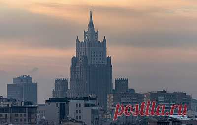 МИД РФ призвал США отказаться от идеи о нанесении поражения России для возвращения ДСНВ. Замглавы ведомства Сергей Рябков назвал вбросом заявления Вашингтона о "несостоятельности" приостановки участия Москвы в Договоре по сокращению стратегических наступательных вооружений