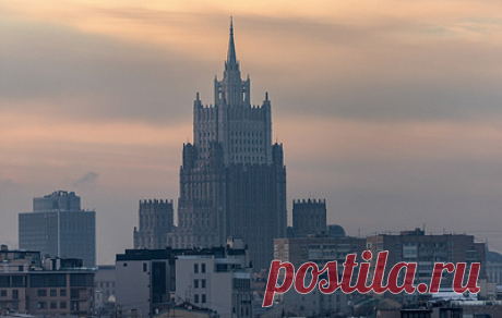 МИД РФ призвал США отказаться от идеи о нанесении поражения России для возвращения ДСНВ. Замглавы ведомства Сергей Рябков назвал вбросом заявления Вашингтона о &quot;несостоятельности&quot; приостановки участия Москвы в Договоре по сокращению стратегических наступательных вооружений