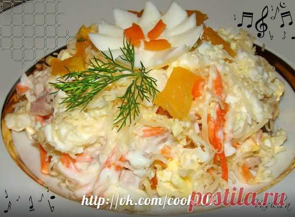 НЕОБЫЧНЫЕ И ВКУСНЫЕ САЛАТЫ
Салат "Венеция"

Ингредиенты:
- 400 г куриной грудки
- 300 г шампиньонов
- 200 г чернослива
- 200 г сыра
- 2-3 картофелины
- 2-3 яйца
- 1 огурец
- майонез для заправки

Приготовление: