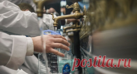 Что можно делать со святой водой? - Православный журнал "Фома" Когда и как можно пить святую воду? Можно ли ей умываться и освящать дома? Ответы на эти и другие вопросы в этом материале.