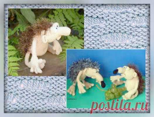 Смешной ежик
Нам понадобится:
1. Только позитивное настроение!
2. Нитки двух цветов (я вязала Янарт Джинс). Достаточно 1 моточка на основную часть и 10 гр. дополнительного цвета.
3. Крючок под ваши ниточки.
4. Наполнитель для объекта 